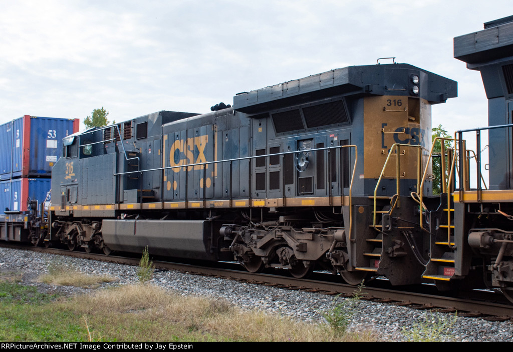 CSX 316 trails on I159